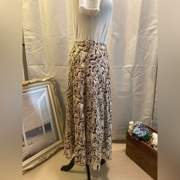 Jones New York ~ Size 8 ~ Taupe/Brown Full Long Skirt - Picture 5 of 12